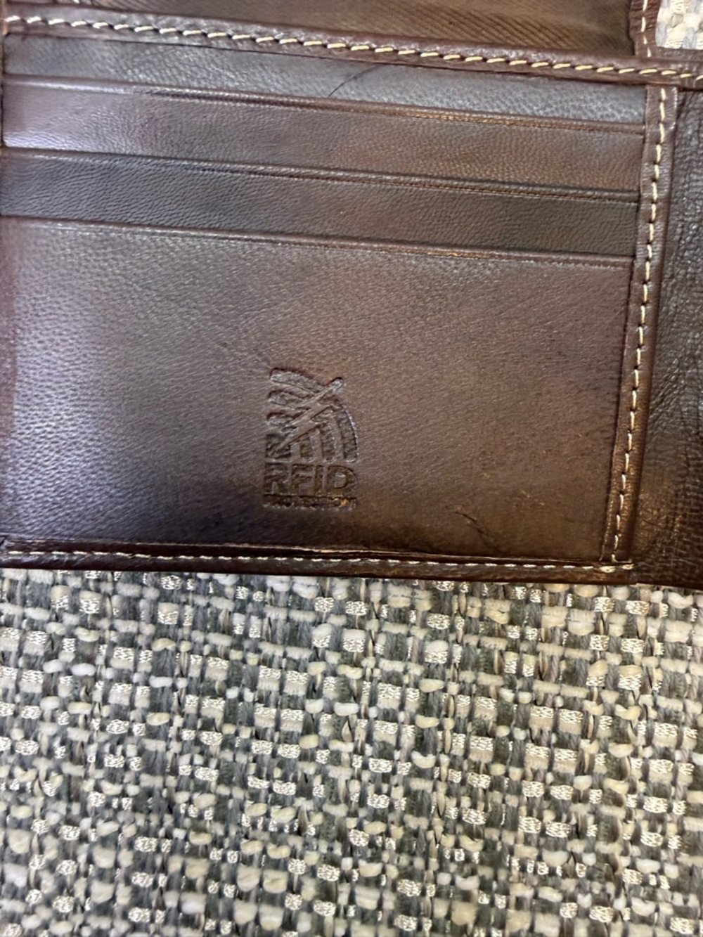 Steve Madden Brown Genuine Leather Passcase Wallet. RFID Protection. NWOT - Picture 4 of 8